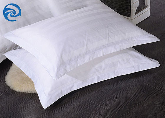 Feuilles blanches de coton de la collection 100 d'hôtel du polyester 3cm